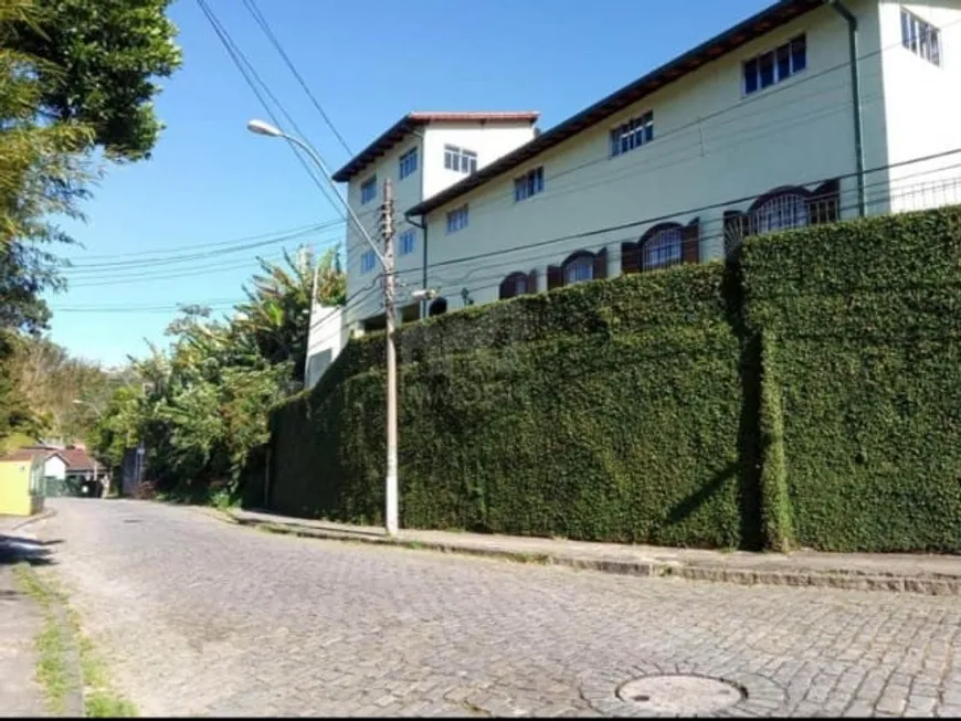 Foto 1 de Casa com 4 Quartos à venda, 800m² em Valparaiso, Petrópolis