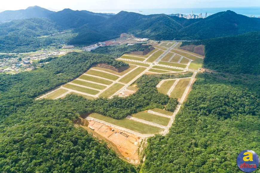 Foto 1 de Lote/Terreno à venda, 324m² em Várzea do Ranchinho, Camboriú