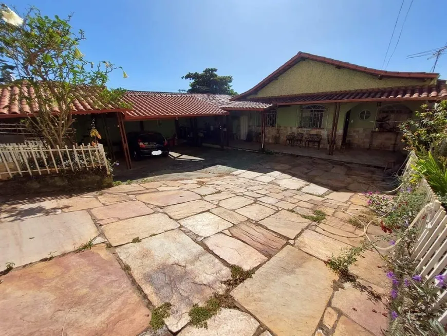 Foto 1 de Casa com 3 Quartos à venda, 222m² em Santa Helena, Belo Horizonte