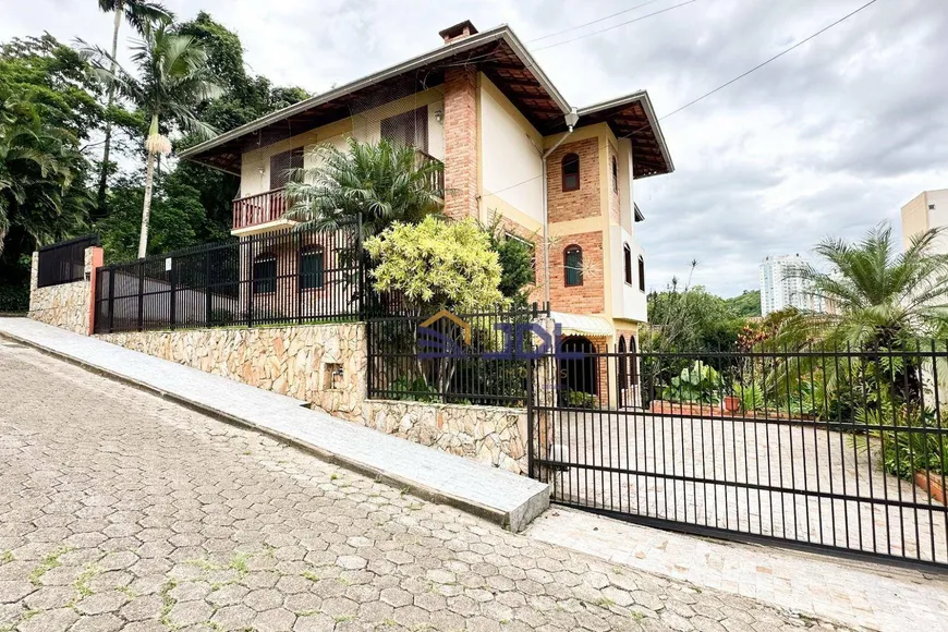 Foto 1 de Casa com 4 Quartos à venda, 285m² em Vila Nova, Blumenau