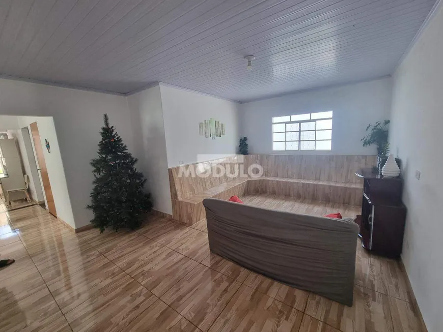 Foto 1 de Casa com 3 Quartos para alugar, 220m² em Jardim Canaã, Uberlândia