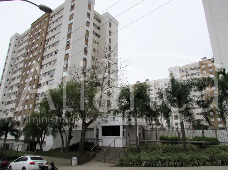 Foto 1 de Apartamento com 3 Quartos para alugar, 69m² em Passo da Areia, Porto Alegre