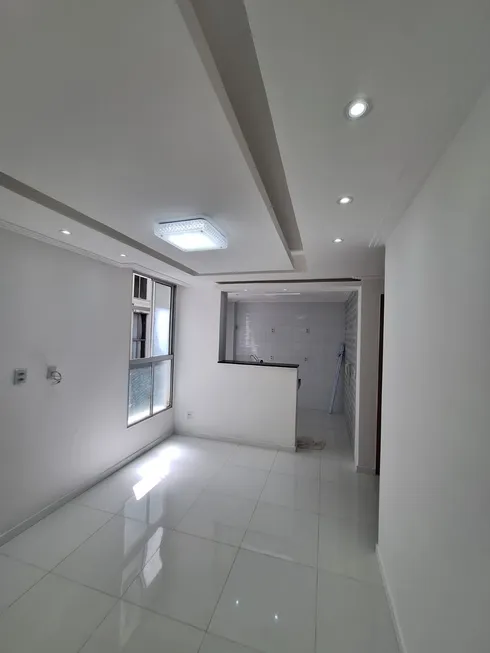 Foto 1 de Apartamento com 2 Quartos para alugar, 43m² em Abrantes, Camaçari