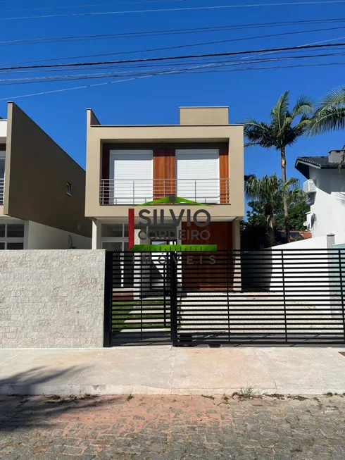 Foto 1 de Casa com 3 Quartos à venda, 196m² em Lagoa da Conceição, Florianópolis