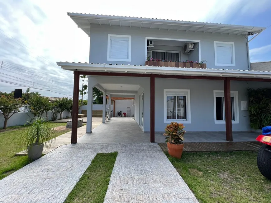 Foto 1 de Sobrado com 4 Quartos à venda, 190m² em Enseada da Pinheira, Palhoça