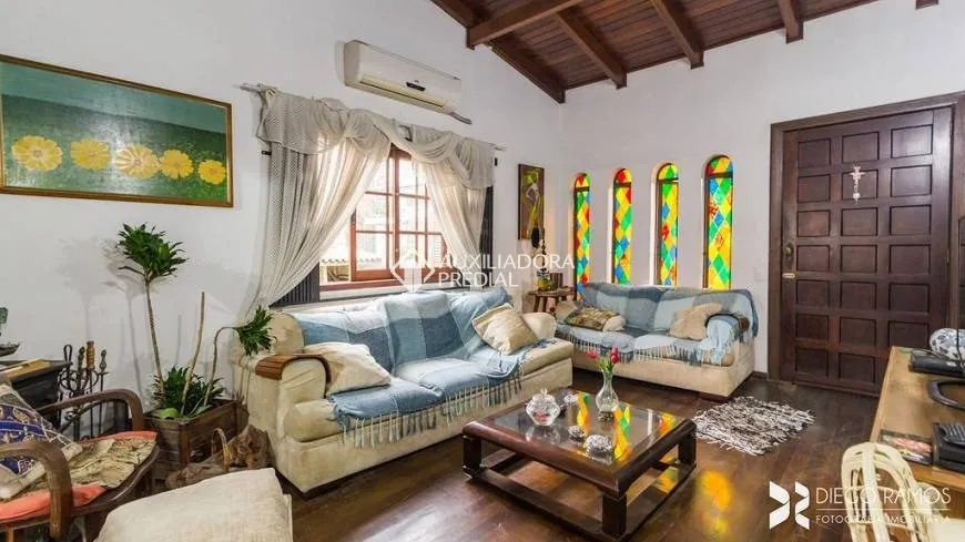 Foto 1 de Casa com 4 Quartos à venda, 254m² em Ipanema, Porto Alegre