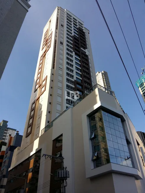 Foto 1 de Apartamento com 4 Quartos à venda, 151m² em Centro, Balneário Camboriú