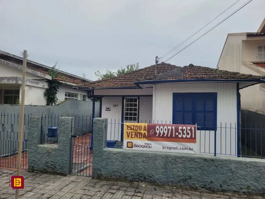 Foto 1 de Casa com 4 Quartos à venda, 215m² em Balneário, Florianópolis