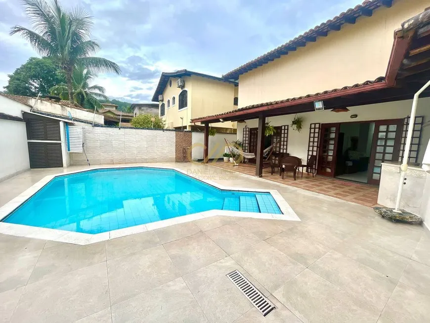 Foto 1 de Casa com 4 Quartos para venda ou aluguel, 300m² em Canto do Forte, Praia Grande