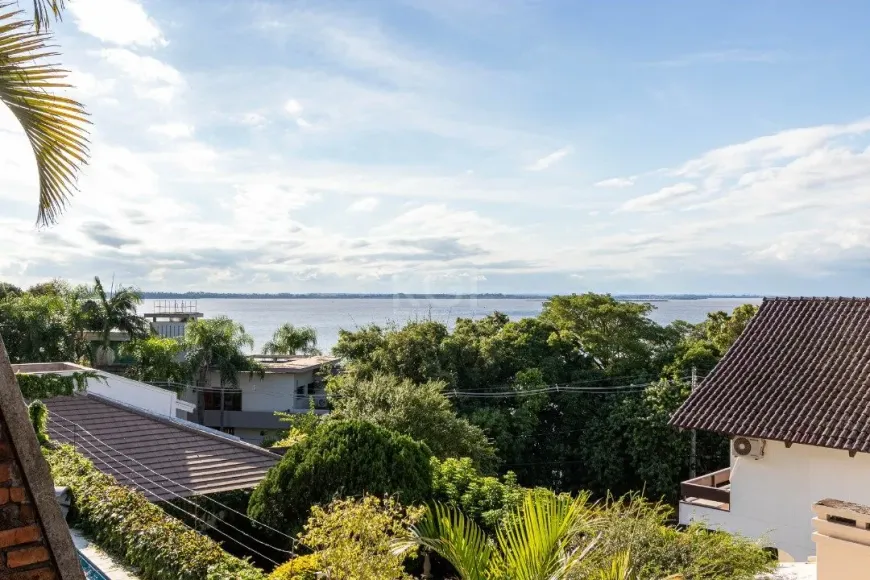 Foto 1 de Casa com 3 Quartos à venda, 364m² em Vila Assunção, Porto Alegre