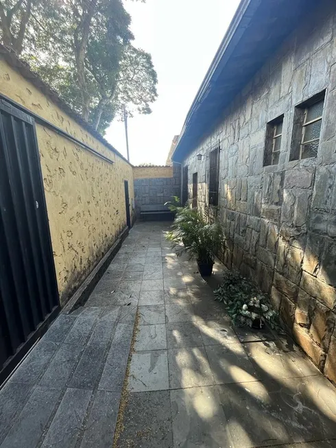 Foto 1 de Casa com 4 Quartos à venda, 185m² em Santa Rosa, Belo Horizonte