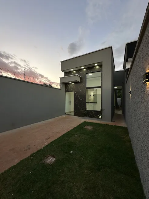 Foto 1 de Casa com 2 Quartos à venda, 67m² em Setor Santos Dumont, Goiânia