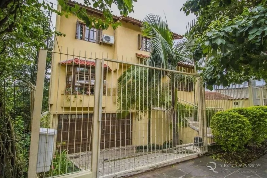 Foto 1 de Casa com 4 Quartos à venda, 221m² em Medianeira, Porto Alegre