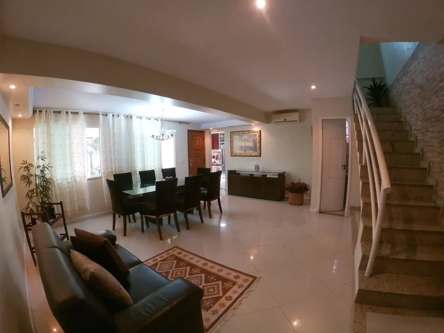 Foto 1 de Casa de Condomínio com 4 Quartos à venda, 197m² em  Vila Valqueire, Rio de Janeiro