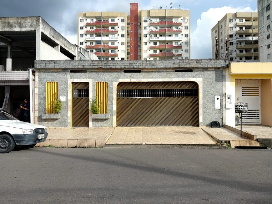 Foto 1 de Casa com 3 Quartos à venda, 295m² em Flores, Manaus
