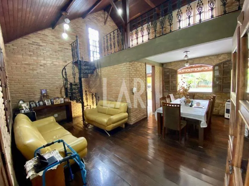 Foto 1 de Casa com 4 Quartos à venda, 208m² em Bandeirantes, Belo Horizonte