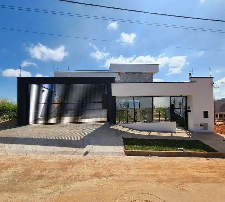 Foto 1 de Casa com 3 Quartos à venda, 180m² em Residencial Asturias, Pouso Alegre