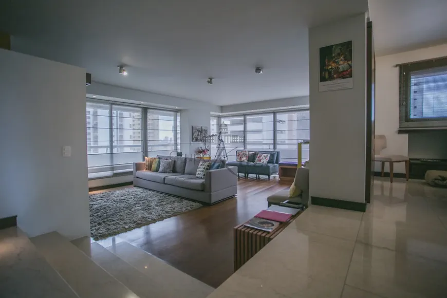 Foto 1 de Apartamento com 3 Quartos à venda, 290m² em Aclimação, São Paulo