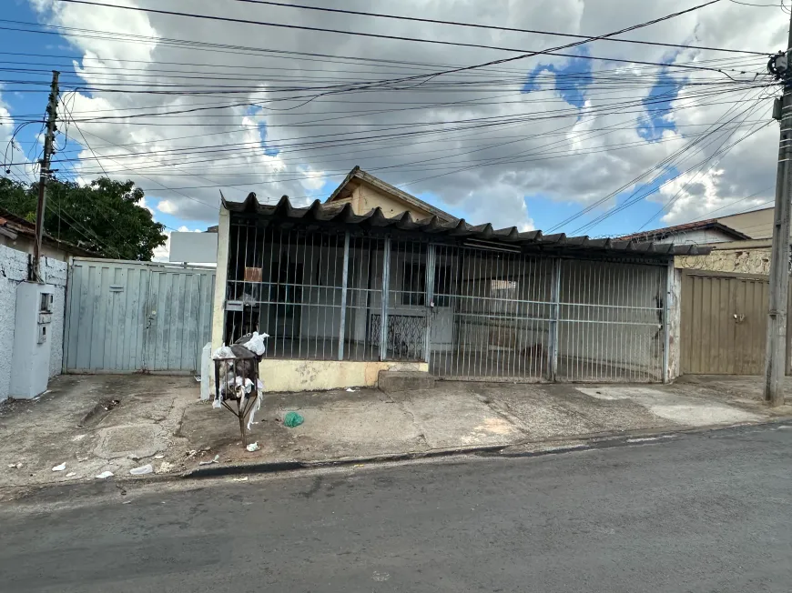 Foto 1 de Casa com 3 Quartos à venda, 520m² em Setor Campinas, Goiânia