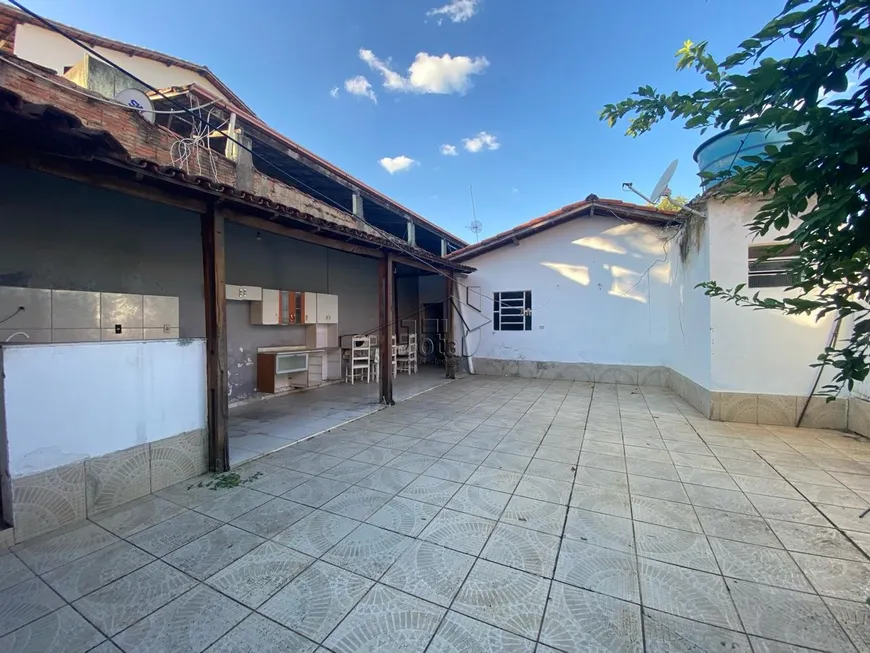 Foto 1 de Casa com 3 Quartos à venda, 270m² em Santa Rita, Governador Valadares