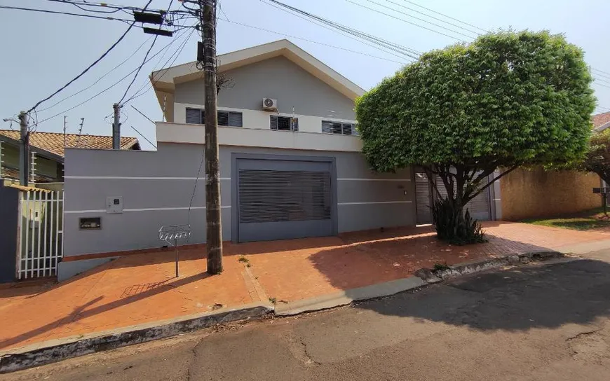 Foto 1 de Sobrado com 5 Quartos à venda, 328m² em Vila Vilas Boas, Campo Grande