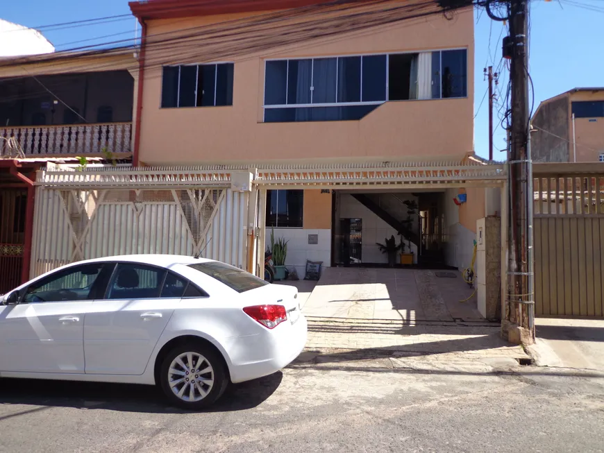 Foto 1 de Sobrado com 3 Quartos à venda, 145m² em Riacho Fundo I, Brasília