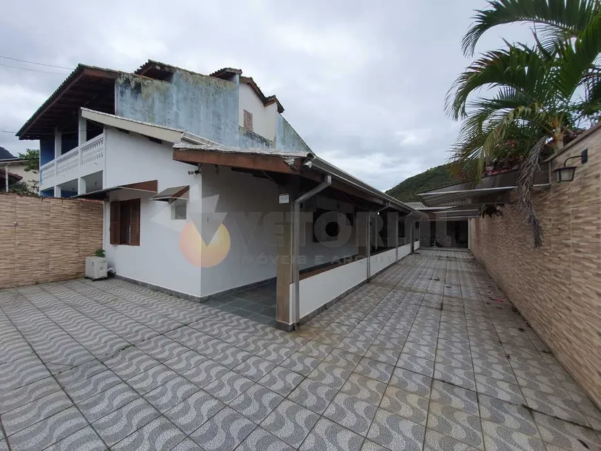 Foto 1 de Casa com 2 Quartos à venda, 160m² em Sumaré, Caraguatatuba