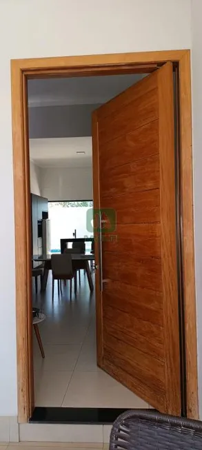 Foto 1 de Casa com 3 Quartos para alugar, 130m² em Planalto, Uberlândia