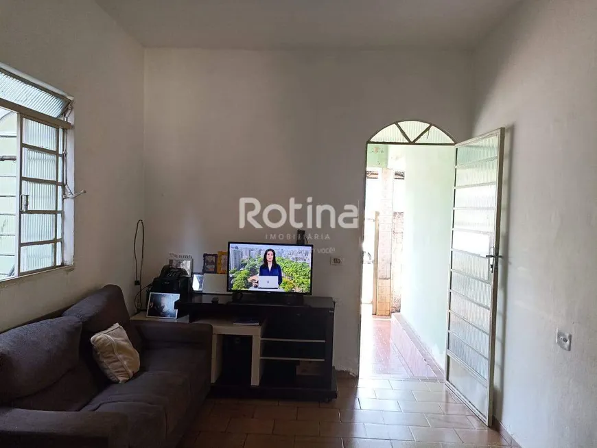 Foto 1 de Casa com 2 Quartos à venda, 83m² em Tibery, Uberlândia