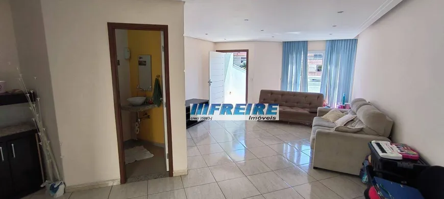 Foto 1 de Sobrado com 3 Quartos à venda, 256m² em Santa Maria, São Caetano do Sul