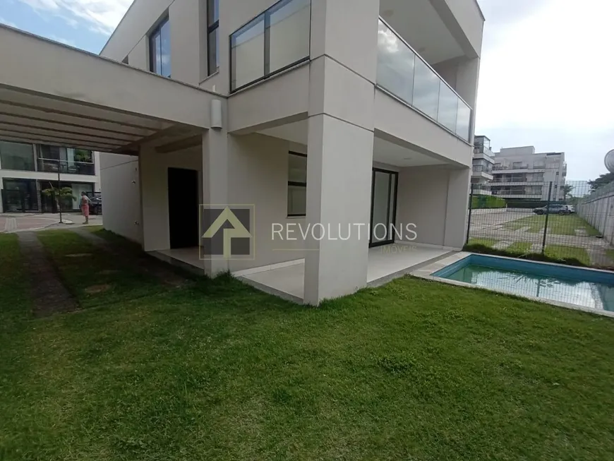 Foto 1 de Casa de Condomínio com 3 Quartos para venda ou aluguel, 138m² em Recreio Dos Bandeirantes, Rio de Janeiro