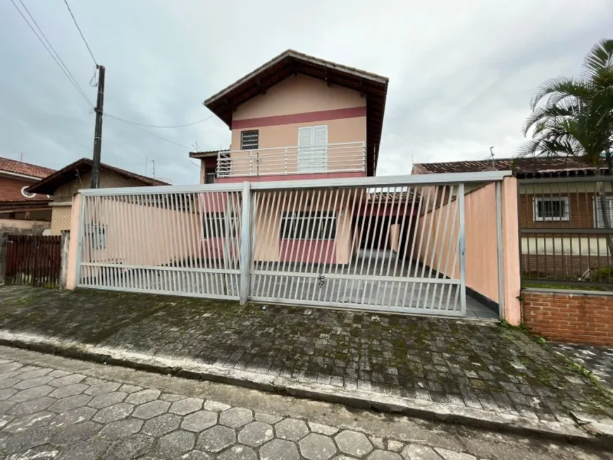 Foto 1 de Sobrado com 4 Quartos à venda, 120m² em Centro, Mongaguá