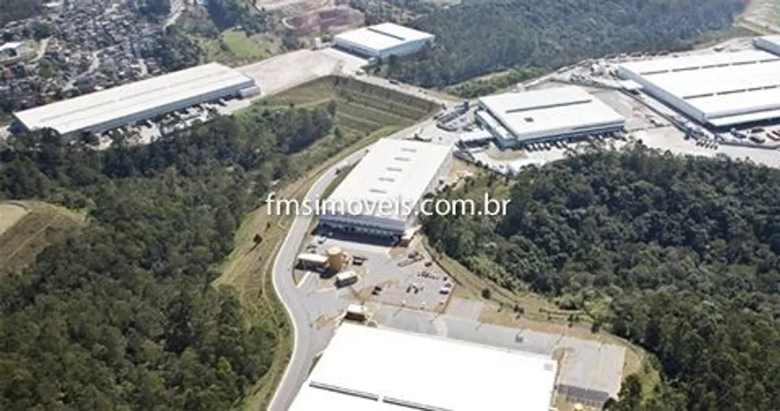 Foto 1 de Galpão/Depósito/Armazém para alugar, 8179m² em Pataxós, Embu das Artes