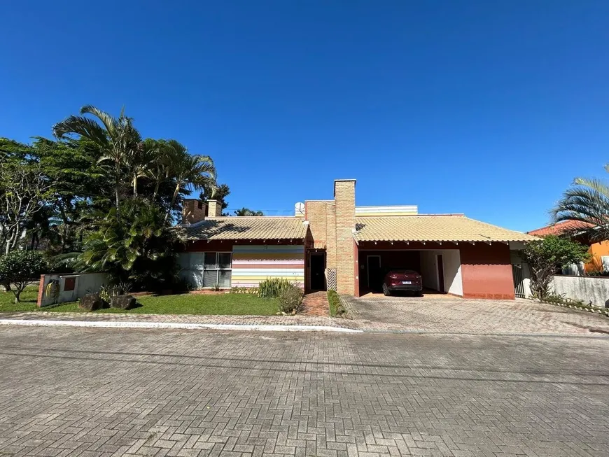 Foto 1 de Casa de Condomínio com 3 Quartos à venda, 608m² em Parque São Jorge, Florianópolis