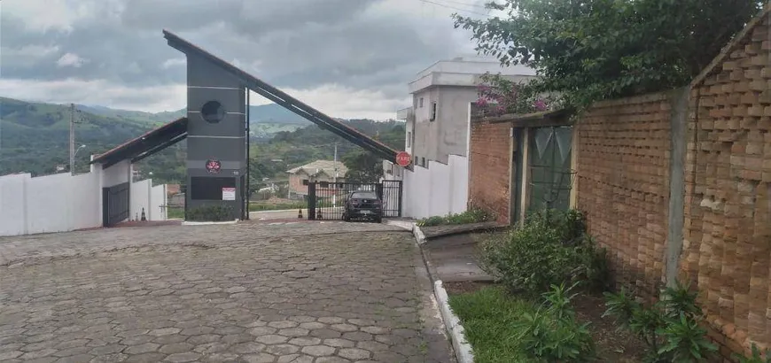 Foto 1 de Lote/Terreno à venda, 567m² em , São Lourenço