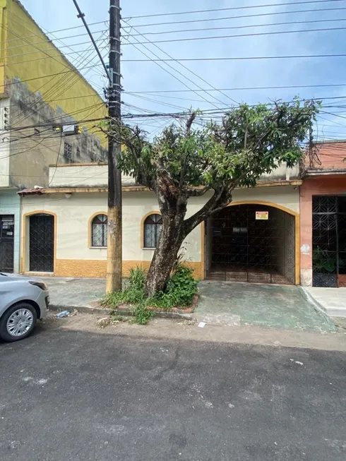 Foto 1 de Casa com 3 Quartos à venda, 221m² em Nossa Senhora de Aparecida, Manaus