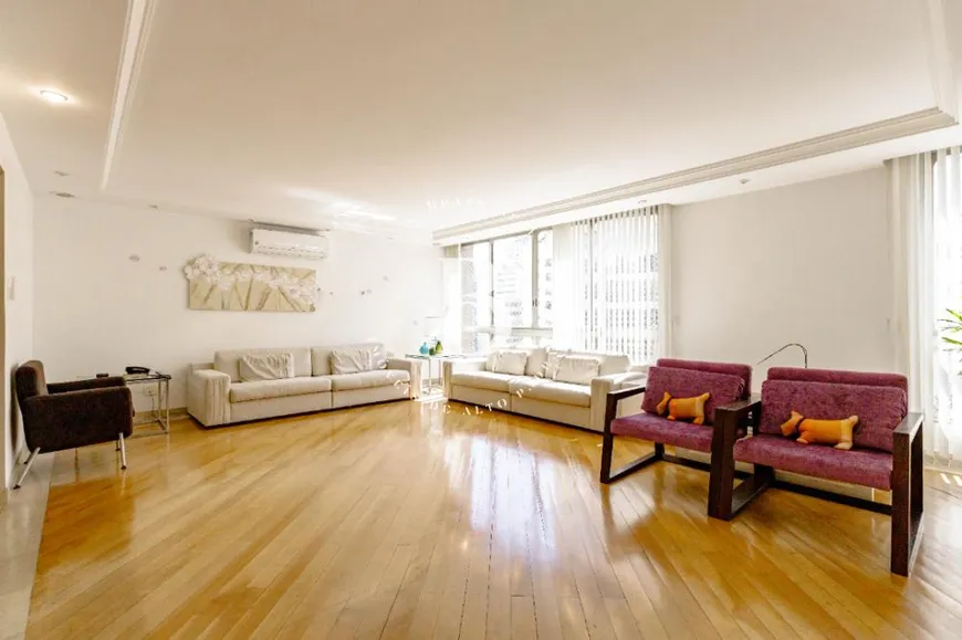 Foto 1 de Apartamento com 3 Quartos à venda, 250m² em Santa Cecília, São Paulo