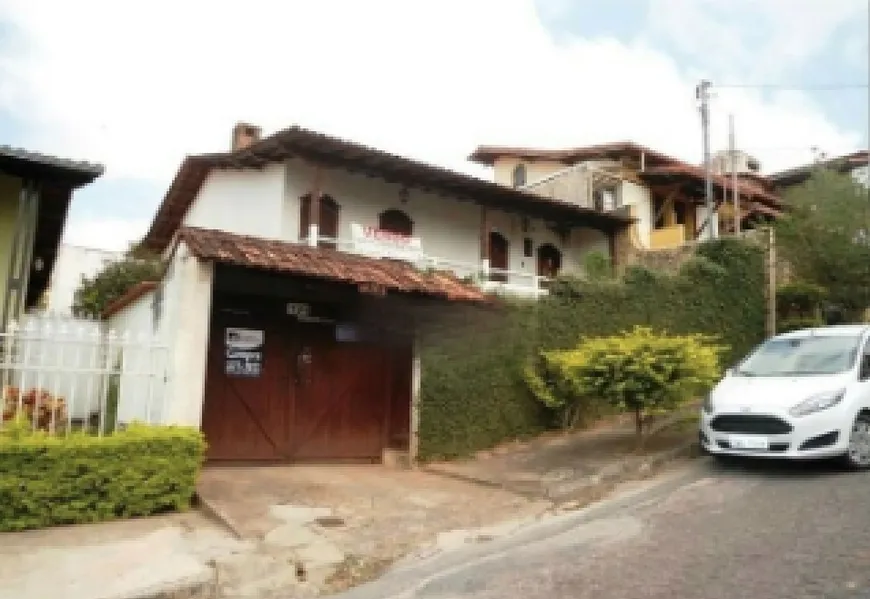 Foto 1 de Casa com 4 Quartos à venda, 250m² em Álvaro Camargos, Belo Horizonte