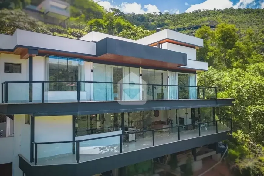 Foto 1 de Casa com 4 Quartos à venda, 395m² em Itaipava, Petrópolis