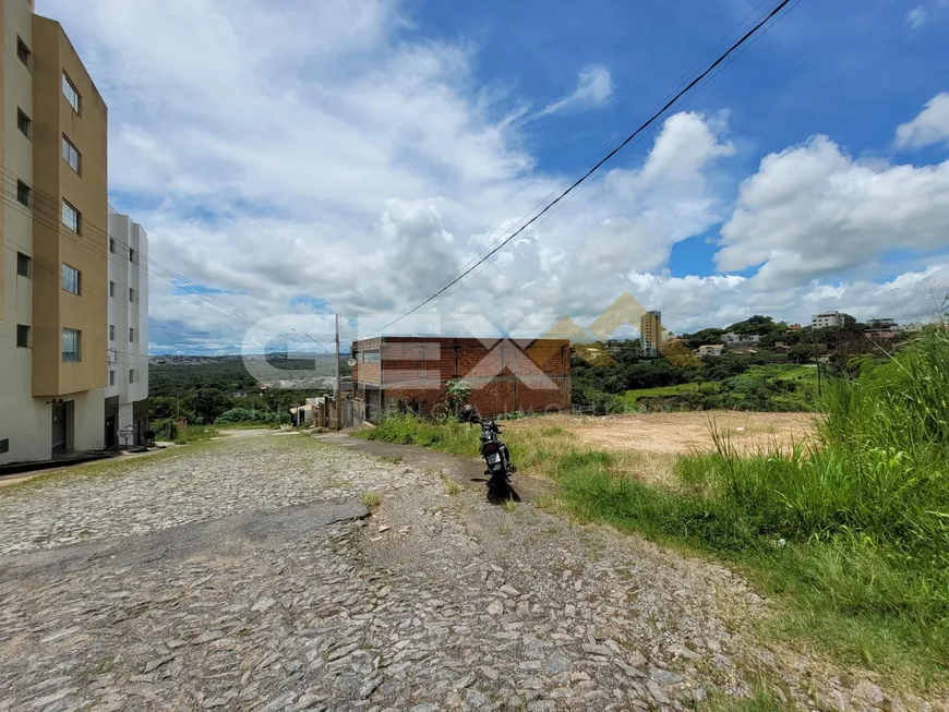 Foto 1 de Lote/Terreno à venda, 700m² em São José, Divinópolis