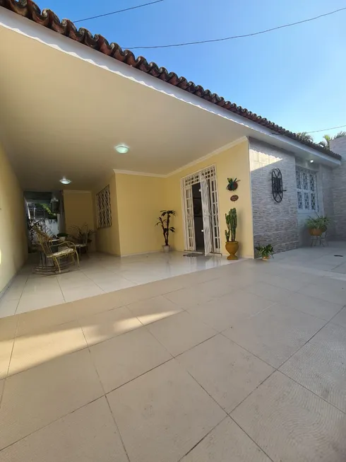 Foto 1 de Casa com 4 Quartos à venda, 150m² em Parque Manibura, Fortaleza