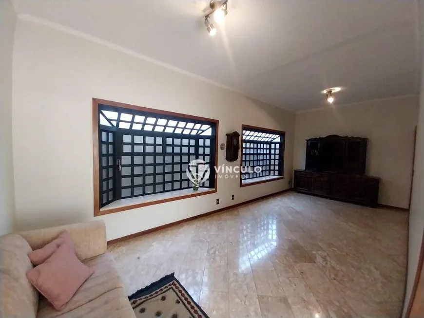 Foto 1 de Casa com 4 Quartos à venda, 220m² em Fabrício, Uberaba