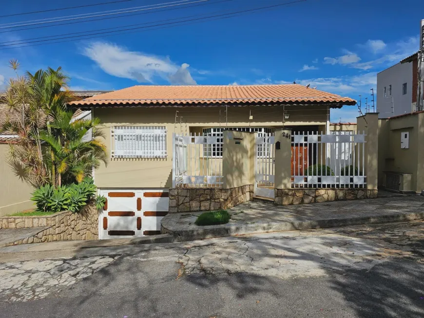 Foto 1 de Casa com 4 Quartos à venda, 267m² em Jardim Novo Mundo, Poços de Caldas