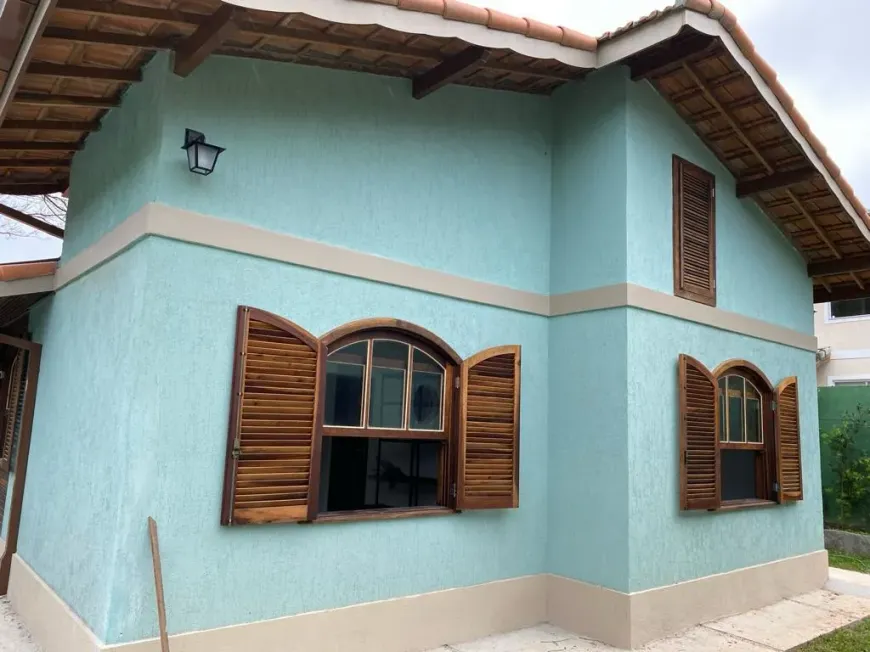 Foto 1 de Casa de Condomínio com 4 Quartos para alugar, 104m² em Albuquerque, Teresópolis