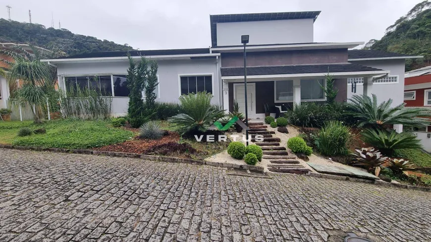 Foto 1 de Casa de Condomínio com 3 Quartos à venda, 266m² em Pimenteiras, Teresópolis