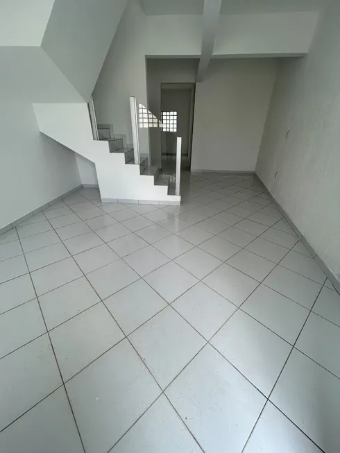 Foto 1 de Casa com 3 Quartos para alugar, 150m² em Caiçaras, Belo Horizonte