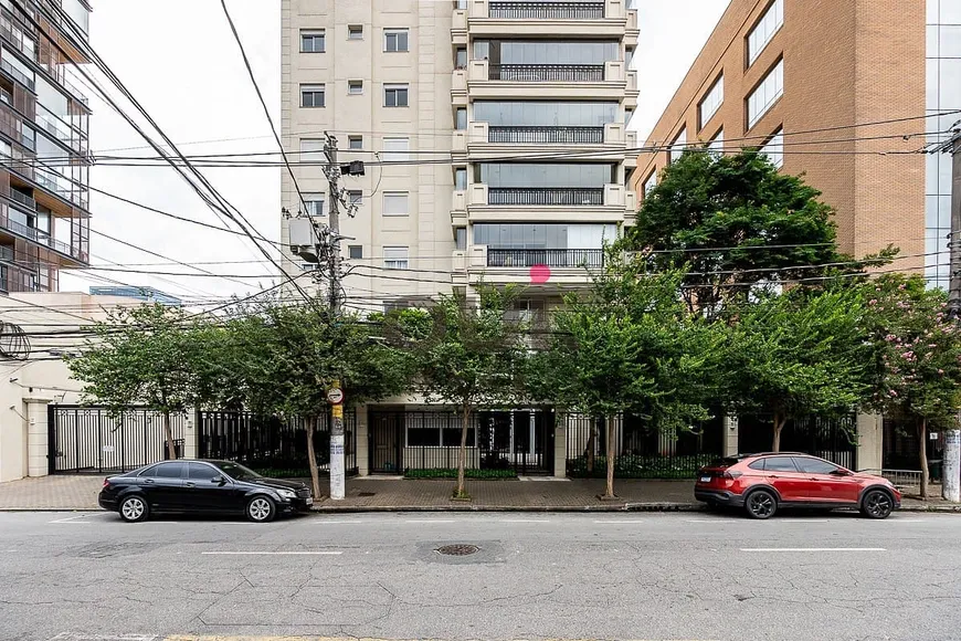 Foto 1 de Apartamento com 3 Quartos à venda, 180m² em Vila Nova Conceição, São Paulo