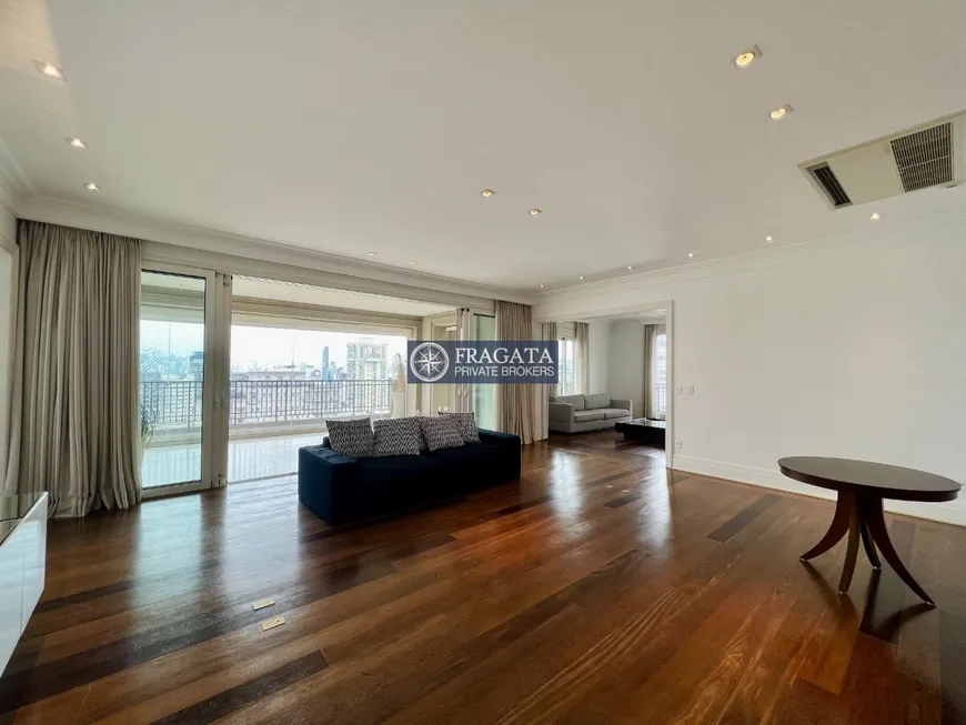 Foto 1 de Apartamento com 3 Quartos à venda, 410m² em Jardim Europa, São Paulo