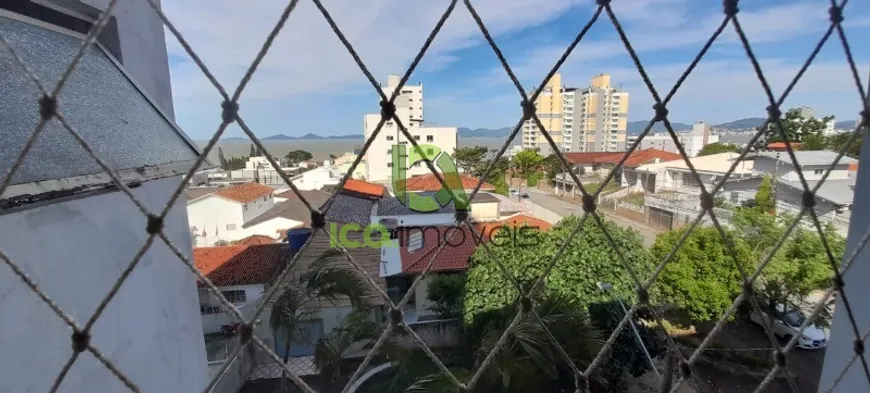 Foto 1 de Apartamento com 2 Quartos à venda, 57m² em Barreiros, São José