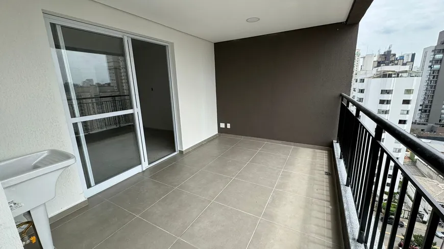 Foto 1 de Apartamento com 3 Quartos à venda, 70m² em Moema, São Paulo